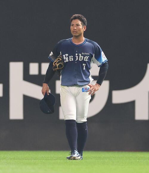 11日の日本ハム戦、4回に田宮裕涼の打球に飛び込んだ際に上半身を痛めるもそのまま守備につく桑原将志