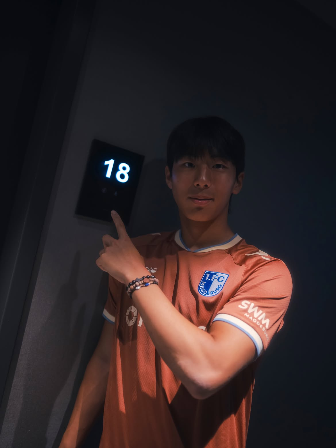 プロサッカーKリーグ1富川（プチョン）FCでプレーし、ドイツ2.ブンデスリーガ1.FCマグデブルクに入団した李チュンヒョン。 /写真=イ·チュンヒョンSNSキャプチャー