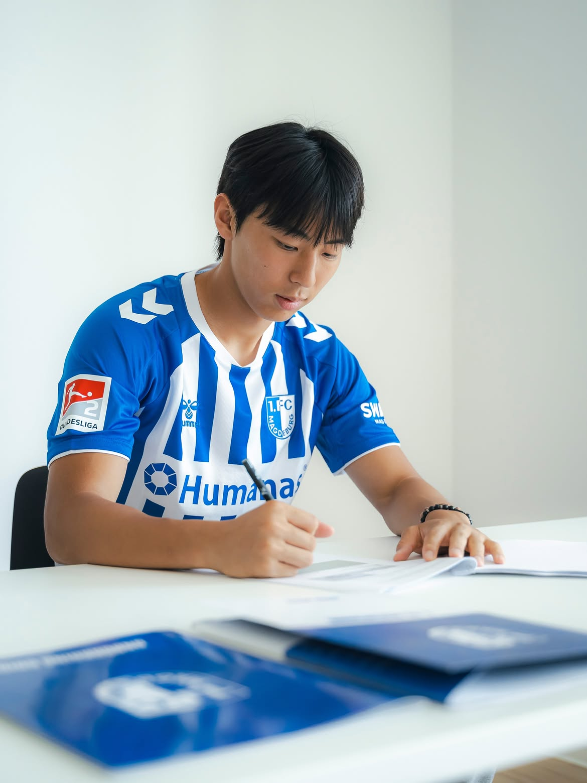 プロサッカーKリーグ1富川（プチョン）FCでプレーし、ドイツ2.ブンデスリーガ1.FCマグデブルクに入団した李チュンヒョン。 /写真=イ·チュンヒョンSNSキャプチャー