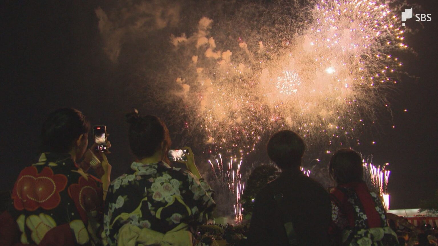 2年ぶりの開催に期待高まる安倍川花火大会 1万5000発の花火とドローンによる光のショーを予定=静岡市(静岡放送(SBS)) – Yahoo!ニュース 2年ぶりの開催に期待高まる安倍川花火大会 1万5000発の花火とドローンによる光のショーを予定=静岡市(静岡放送(SBS)) - Yahoo!ニュース