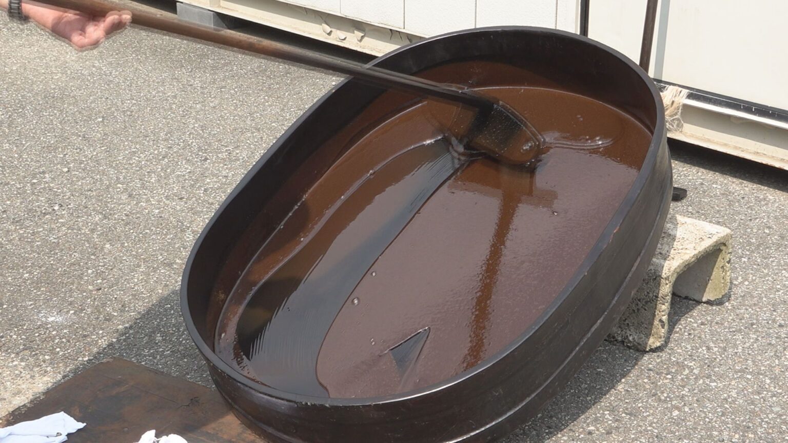 炎天下で輪島塗の「天日黒目」漆づくり 50年前に復活した伝統の技法を守り継ぐ 石川・輪島市(MRO北陸放送) – Yahoo!ニュース 炎天下で輪島塗の「天日黒目」漆づくり 50年前に復活した伝統の技法を守り継ぐ 石川・輪島市(MRO北陸放送) - Yahoo!ニュース