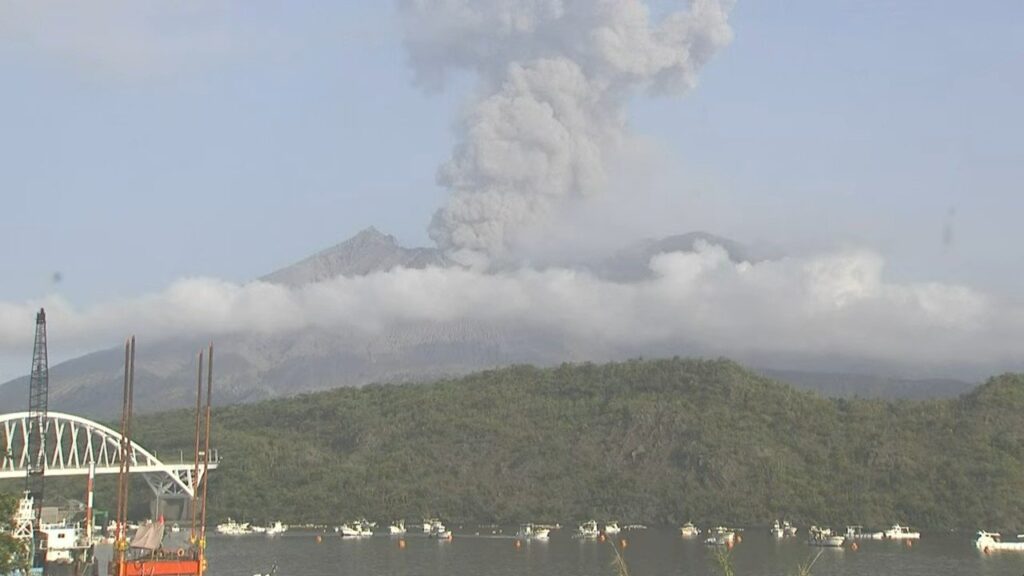 桜島で噴火 噴煙1300m【きょう・あすの降灰予報】鹿児島(MBC南日本放送) – Yahoo!ニュース 桜島で噴火 噴煙1300m【きょう・あすの降灰予報】鹿児島(MBC南日本放送) - Yahoo!ニュース