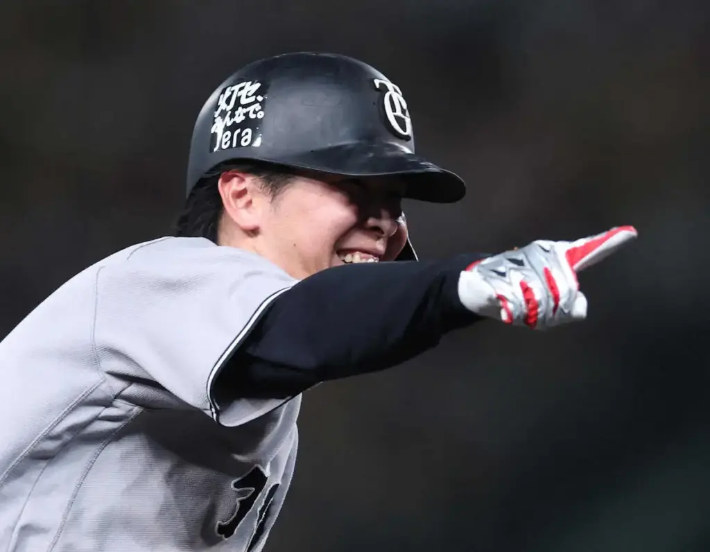 巨人・小浜が千金プロ1号!沖縄出身ドラ5が伝統の一戦で球団新人初の快挙 記念球は「親に見せたい」 – スポニチ Sponichi Annex 野球 巨人・小浜が千金プロ1号!沖縄出身ドラ5が伝統の一戦で球団新人初の快挙 記念球は「親に見せたい」 - スポニチ Sponichi Annex 野球