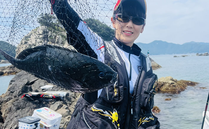 磯フカセ釣りで良型クロの入れ食いを堪能! 特級磯では49cmも登場【大分県・鶴見の磯】 | TSURINEWS 磯フカセ釣りで良型クロの入れ食いを堪能! 特級磯では49cmも登場【大分県・鶴見の磯】