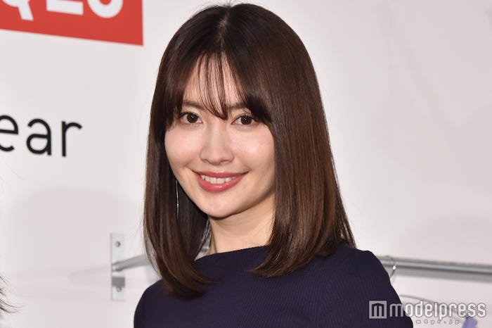 小嶋陽菜、ノースリトップスから美肌際立つ イタリアショットに「透明感が凄い」「デコルテラインが綺麗」の声 – モデルプレス 小嶋陽菜、ノースリトップスから美肌際立つ イタリアショットに「透明感が凄い」「デコルテラインが綺麗」の声 - モデルプレス