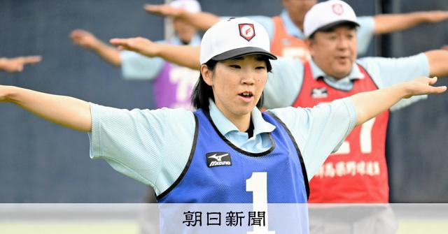 女性審判委員の山口真央さん　審判歴3年目で群馬大会の大舞台へ - 高校野球 [群馬県]：朝日新聞