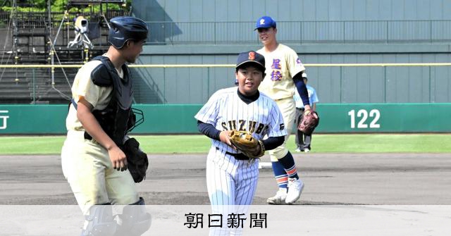 ミットにどんぴしゃ　石川大会で子ども始球式始まる　今年は5試合で - 高校野球 [石川県]：朝日新聞