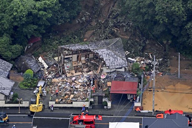 山崩れ住宅倒壊、夫婦不明 栃木・群馬で豪雨被害