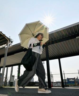 三重県桑名市で４０・６度　列島、４地点で酷暑日