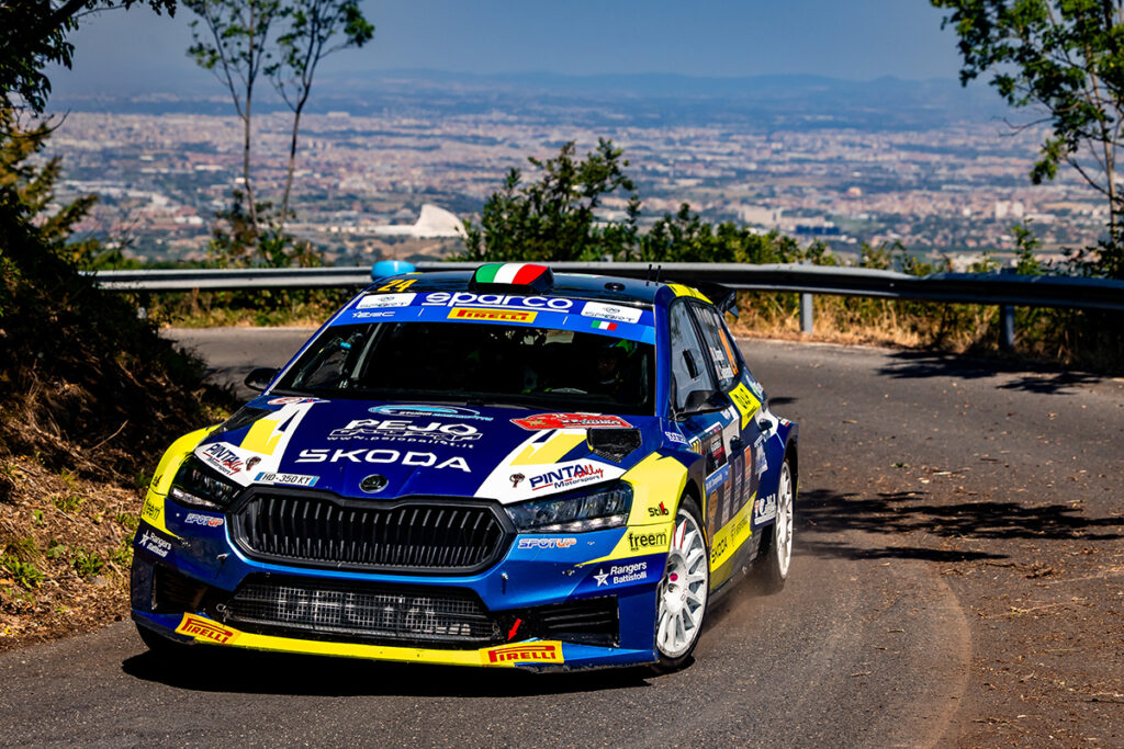 ERCローマ:イタリアのロベルト・ダプラが初優勝。新井大輝はリタイア車両を避けてコースアウト – RALLYPLUS.NET ラリープラス ERCローマ:イタリアのロベルト・ダプラが初優勝。新井大輝はリタイア車両を避けてコースアウト - RALLYPLUS.NET ラリープラス