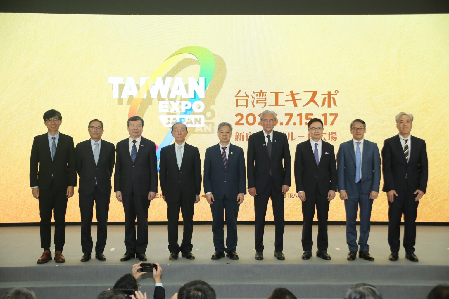 「TAIWAN EXPO JAPAN 2026」開幕|154社が集結、高杉真宙さんがロボット犬・AI・台湾グルメを体験 – Smart Watch Life|スマートウォッチとガジェットのデジタル活用専門メディア TAIWAN EXPO JAPAN 2026のオープニングセレモニーに登壇した日台の要人