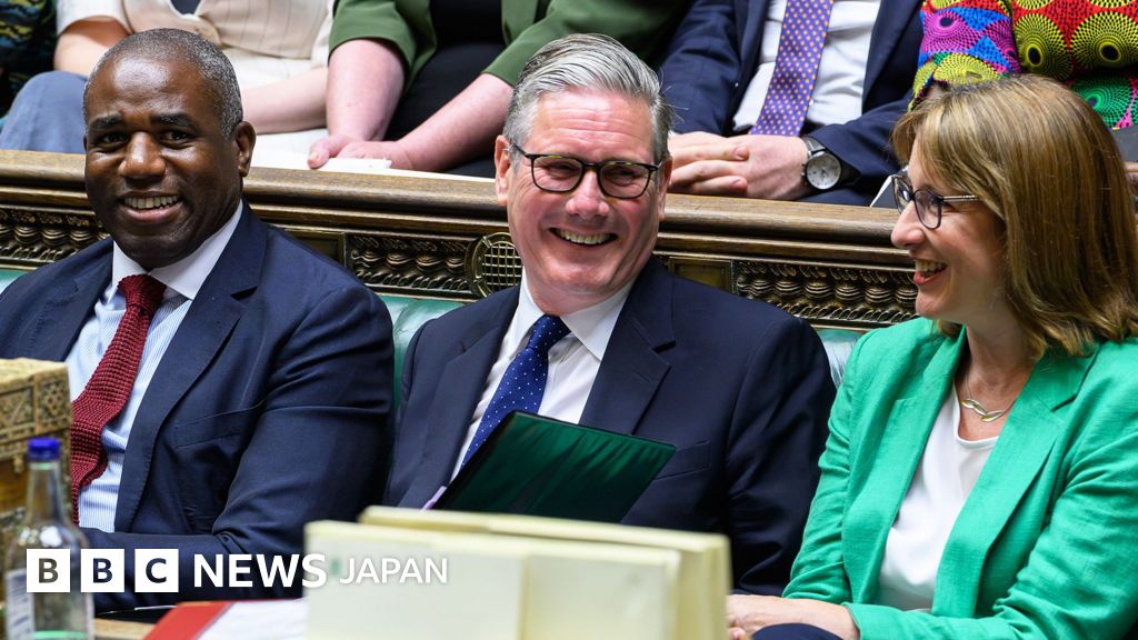 野党党首らから温かい言葉、スターマー英首相の最後の質疑で – BBCニュース 野党党首らから温かい言葉、スターマー英首相の最後の質疑で - BBCニュース