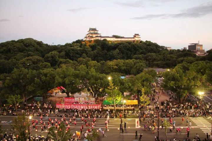 和歌山城を望む祭り会場全景