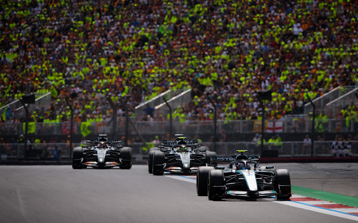 ランド・ノリス（マクラーレン）をリードするアンドレア・キミ・アントネッリ（メルセデス）、2026年7月4日(土) F1イギリスGPスプリント（シルバーストーン・サーキット）