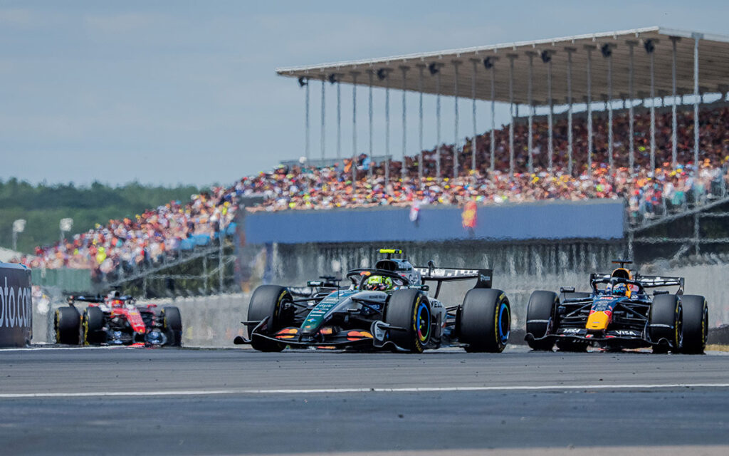 順位を争うランド・ノリス（マクラーレン）とマックス・フェルスタッペン（レッドブル・レーシング）、2026年7月5日(日) F1イギリスGP決勝（シルバーストーン・サーキット）