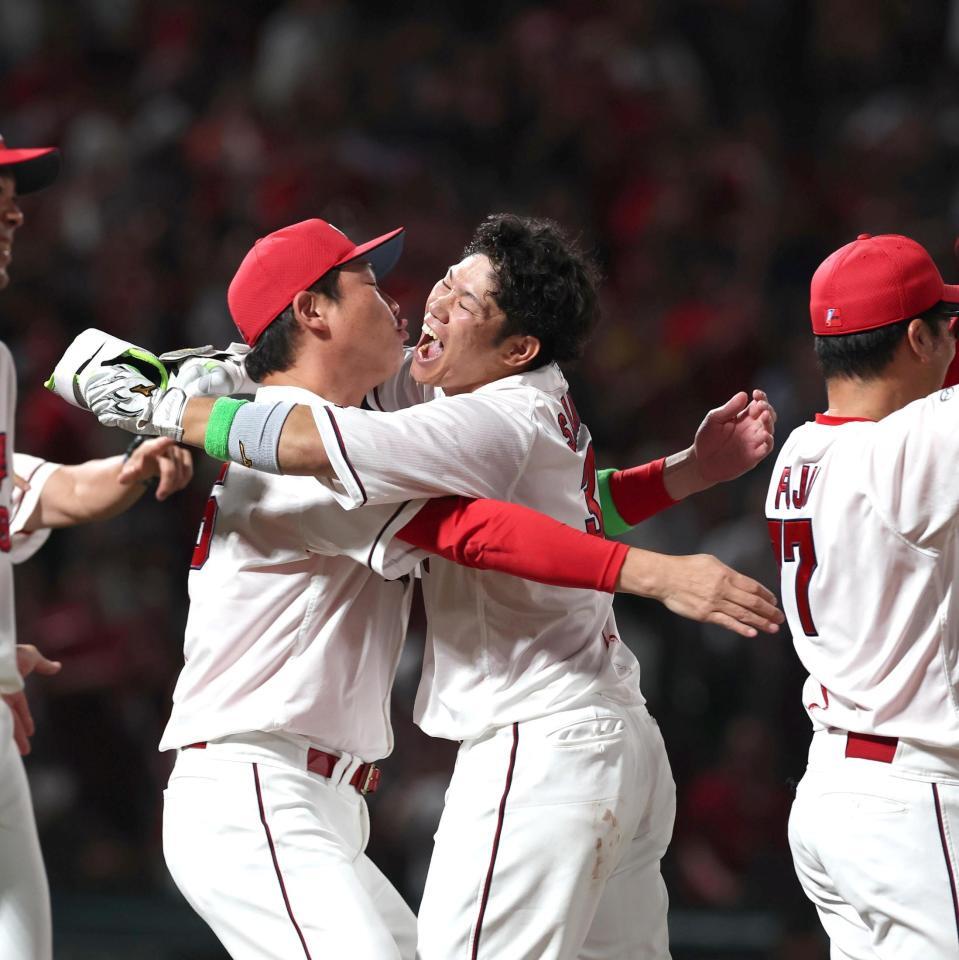 広島劇的 逆転サヨナラ勝ち 九回に坂倉の逆転２ランで決着「みんな喜んでくれてる姿を見るのが一番うれしかった」 - デイリースポーツ