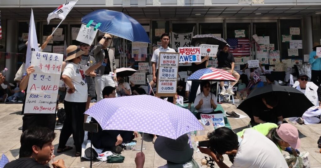 韓国選管が集計ミスを隠蔽か 数値操作の疑い、捜査本部が家宅捜索 – 日本経済新聞 韓国選管が集計ミスを隠蔽か 数値操作の疑い、捜査本部が家宅捜索 - 日本経済新聞