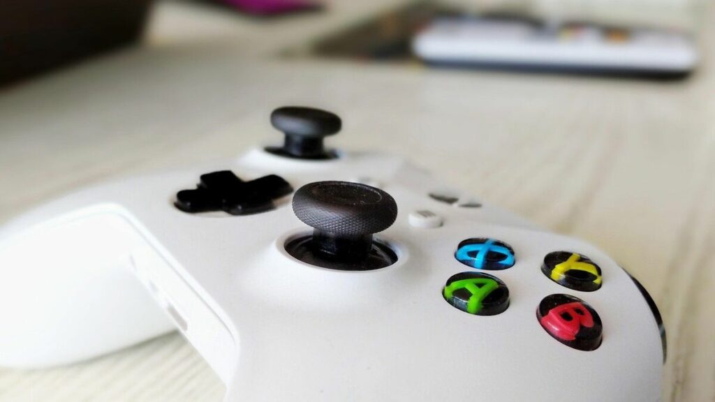 マイクロソフトが断行した「選択と集中」、ゲーム部門再編の背景とAI投資シフトの深層 サブスクの伸び悩みや部材高騰に直面、稼ぐ力の底上げと組織再定義(1/2) | JBpress (ジェイビープレス) マイクロソフトが断行した「選択と集中」、ゲーム部門再編の背景とAI投資シフトの深層 サブスクの伸び悩みや部材高騰に直面、稼ぐ力の底上げと組織再定義(1/2) | JBpress (ジェイビープレス)