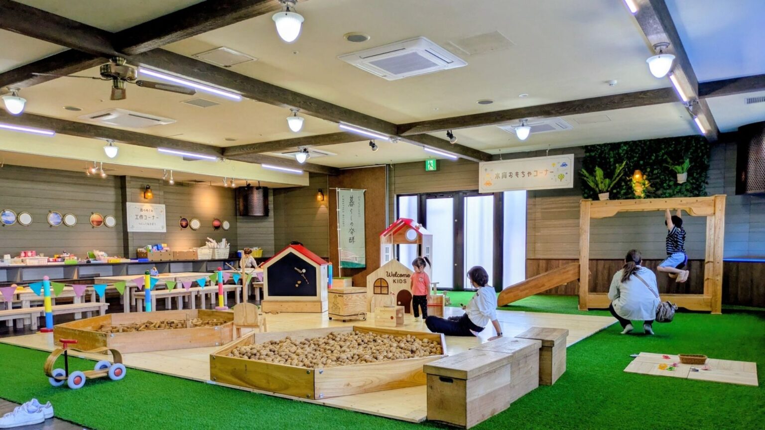 【夏休み限定】親子で学び、遊び、整う夏休みの沖縄旅 EMウェルネスで“ホテルが教室になる”体験型企画を開催 | EMウェルネス 暮らしの発酵ライフスタイルリゾート 夏休み限定「KIDSラウンジ」