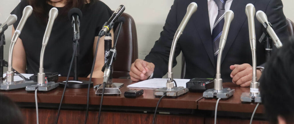 【速報】「真相を明らかにしてほしい」辺野古沖転覆事故で犠牲、同志社国際高校の生徒両親が記者会見 – 京都新聞デジタル 【速報】「真相を明らかにしてほしい」辺野古沖転覆事故で犠牲、同志社国際高校の生徒両親が記者会見 - 京都新聞デジタル