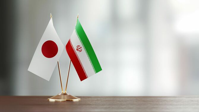 日本とイランの旗