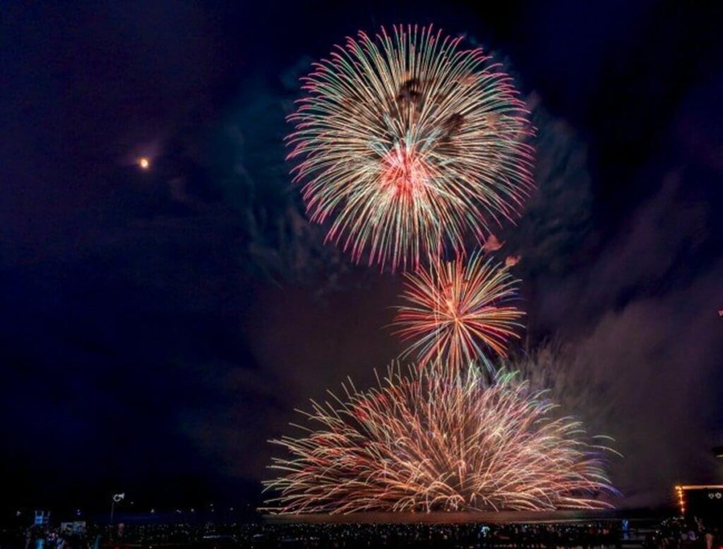 写真 | 【神奈川県の花火大会】2026年7月に開催される神奈川の花火大会3選!最新情報と見どころをチェック | LIMO 写真 | 【神奈川県の花火大会】2026年7月に開催される神奈川の花火大会3選!最新情報と見どころをチェック | LIMO