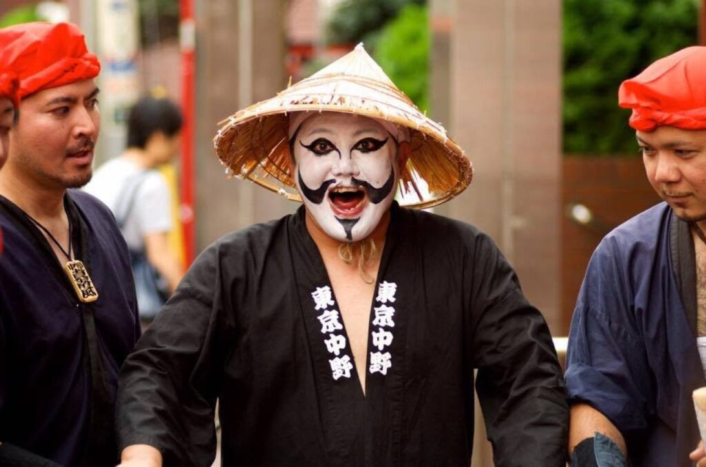 東京・中野に沖縄エイサー40団体が集結 「第1回 関東沖縄エイサーまつり」に込めた“次の半世紀”への想い | OKITIVE 東京・中野に沖縄エイサー40団体が集結 「第1回 関東沖縄エイサーまつり」に込めた“次の半世紀”への想い | OKITIVE