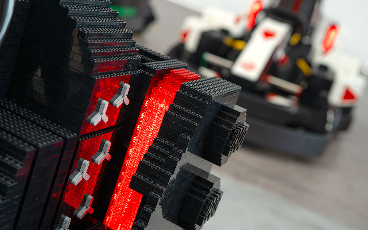 2026年F1イギリスGP（シルバーストン・サーキット）のドライバーズパレードで使用されるレゴ製ミニカーの細部 (2)