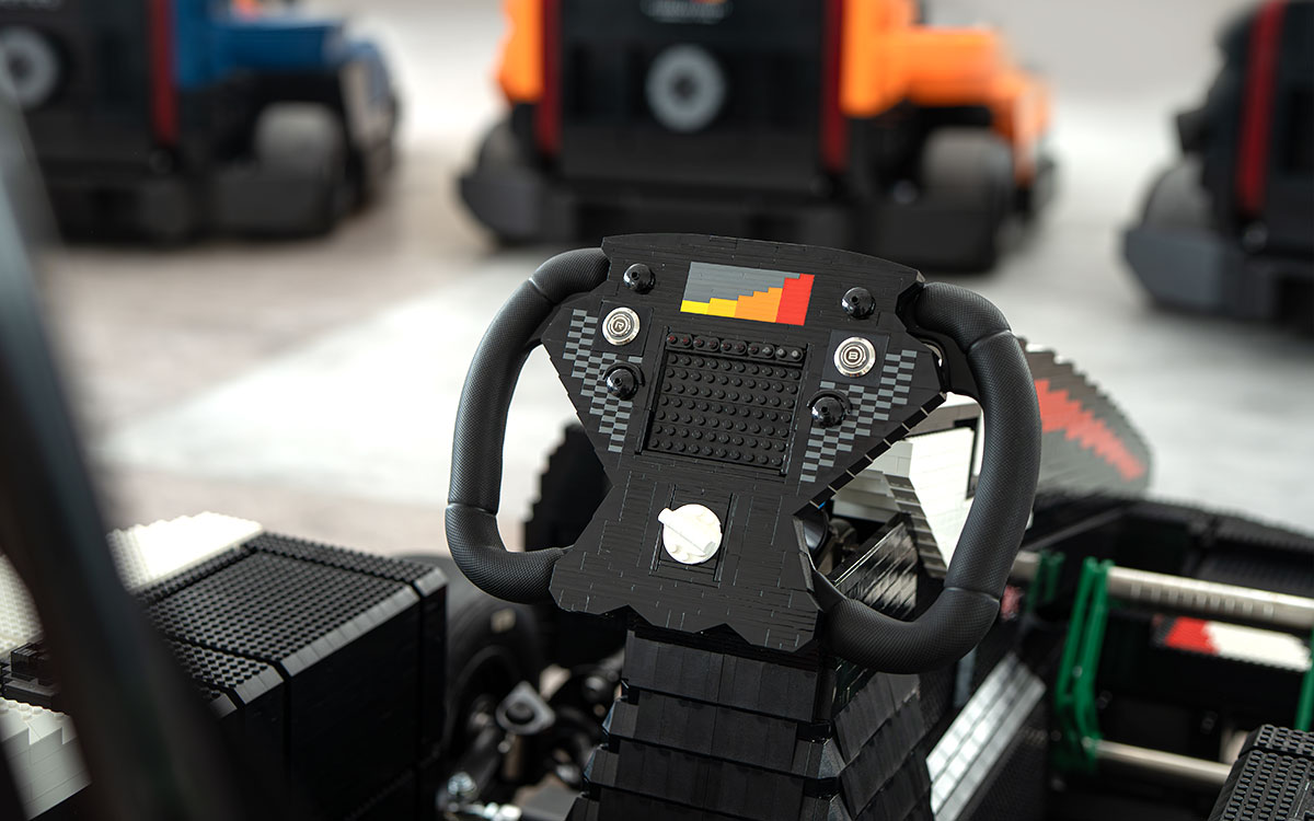 2026年F1イギリスGP（シルバーストン・サーキット）のドライバーズパレードで使用されるレゴ製ミニカーの細部 (4)