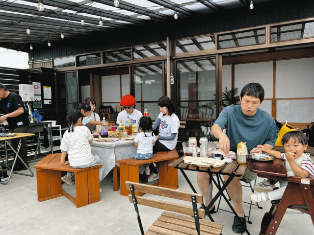 落ち着ける雰囲気が人気 町活性化の第一歩に 岐阜県輪之内町初、古民家改装したゲストハウスにぎわう