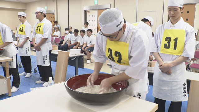 高校生たちの暑い夏 そば打ち県ナンバーワンを決める大会で熱い戦い  見た目のきれいさ 片付けの手際の良さなど60項目で審査