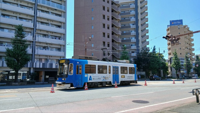 路面電車が「誤った軌道に入る」 九州運輸局が現場保存を指示し、一部区間で運転見合わせ　熊本市電 　　