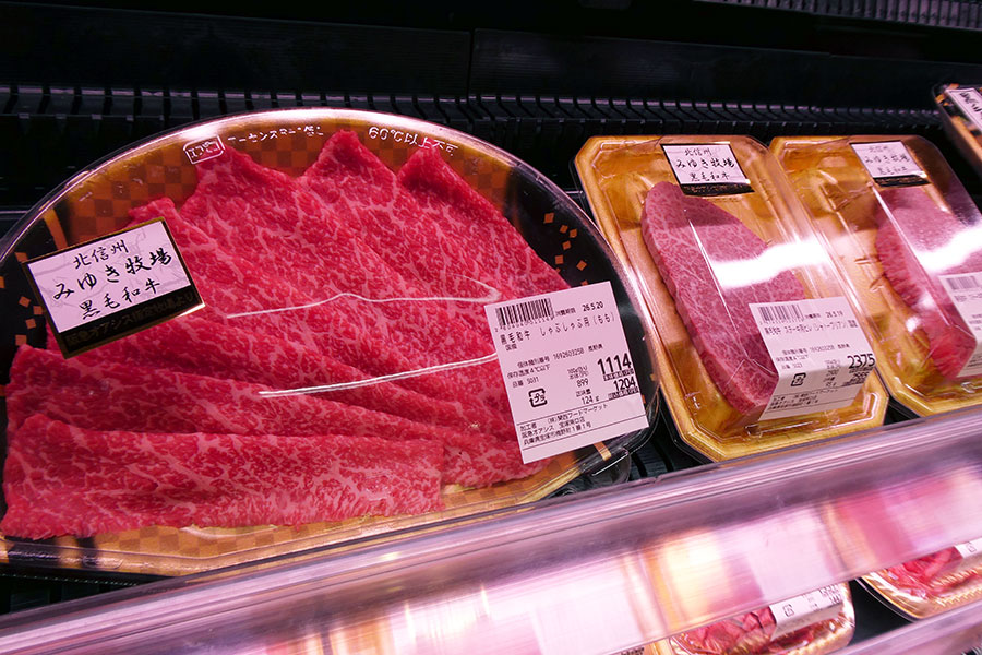 「みゆき牧場」のシャトーブリアンは100ｇあたり2500円（阪急オアシス宝塚南口店にて）