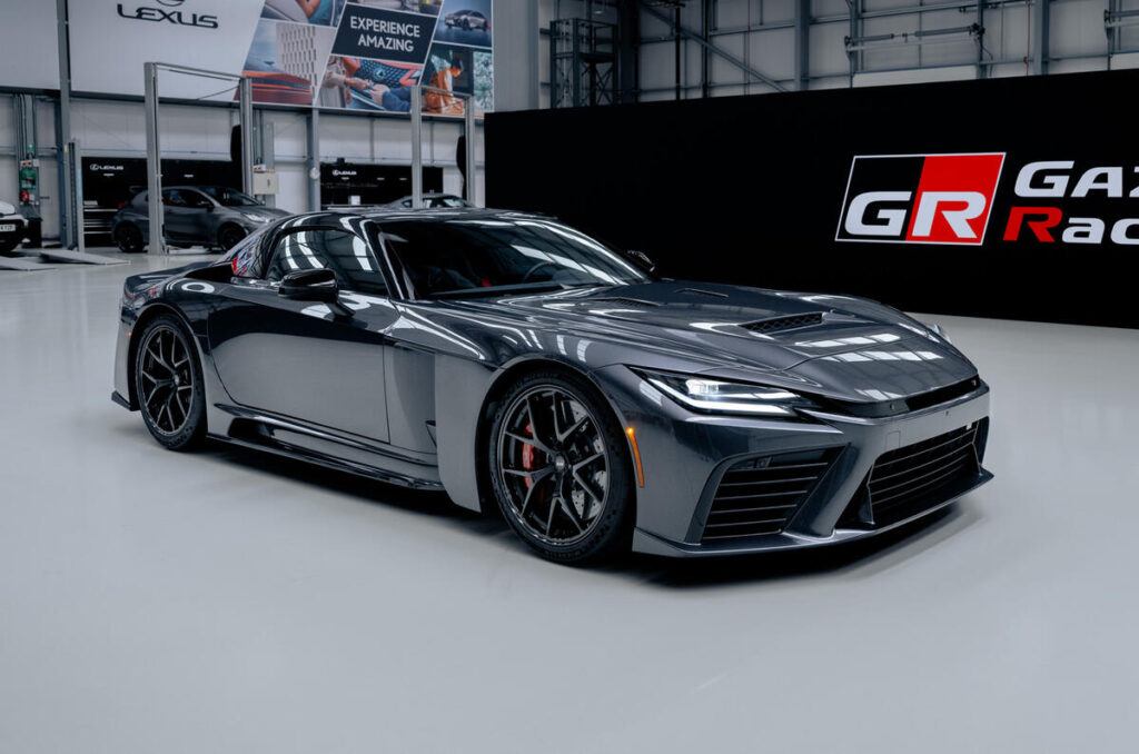トヨタの新型V8スーパーカー『GR GT』が英国上陸 メルセデスAMGやアストン マーティンに対抗、来年発売予定 最高速度320km/hのフラッグシップ | AUTOCAR JAPAN トヨタGR GT