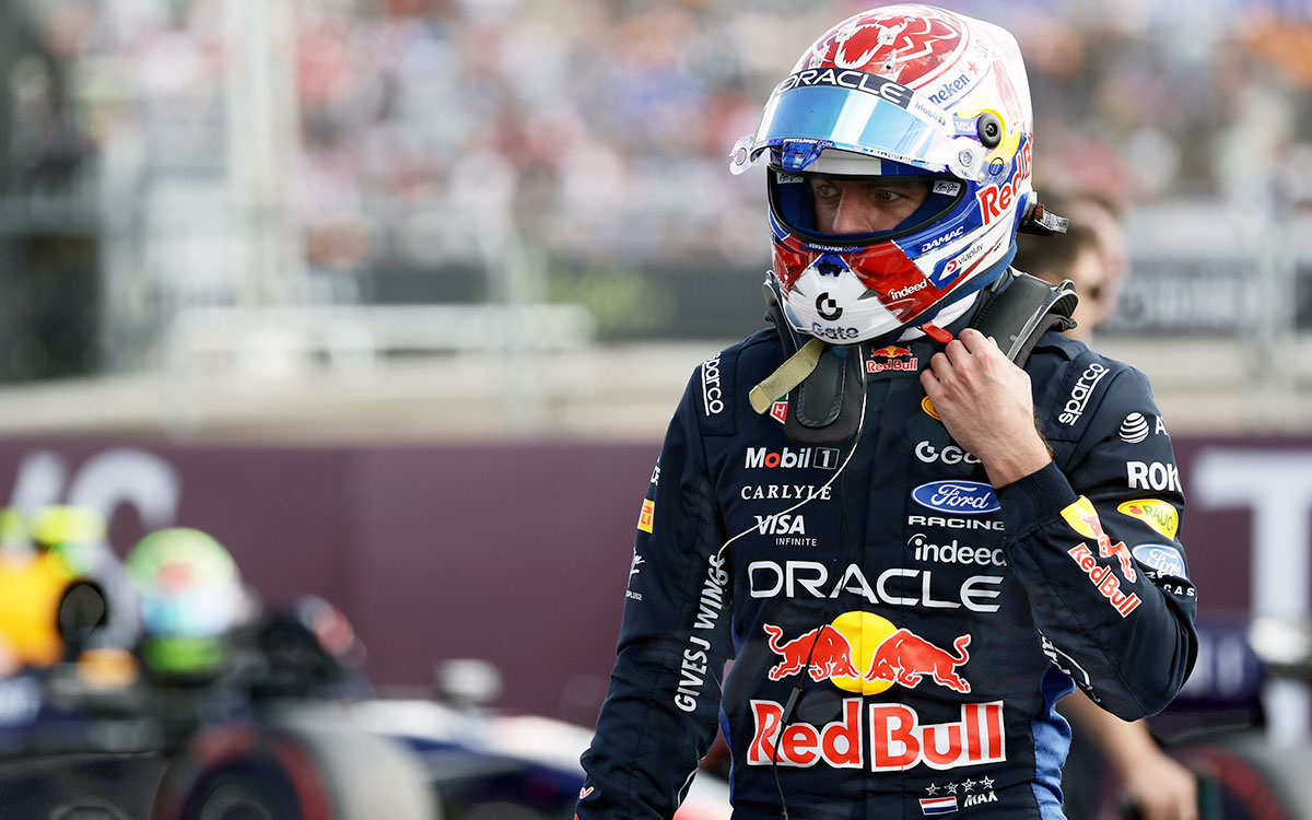 パルクフェルメを歩くマックス・フェルスタッペン（レッドブル）、2026年7月4日(土) F1イギリスGP予選（シルバーストーン・サーキット）
