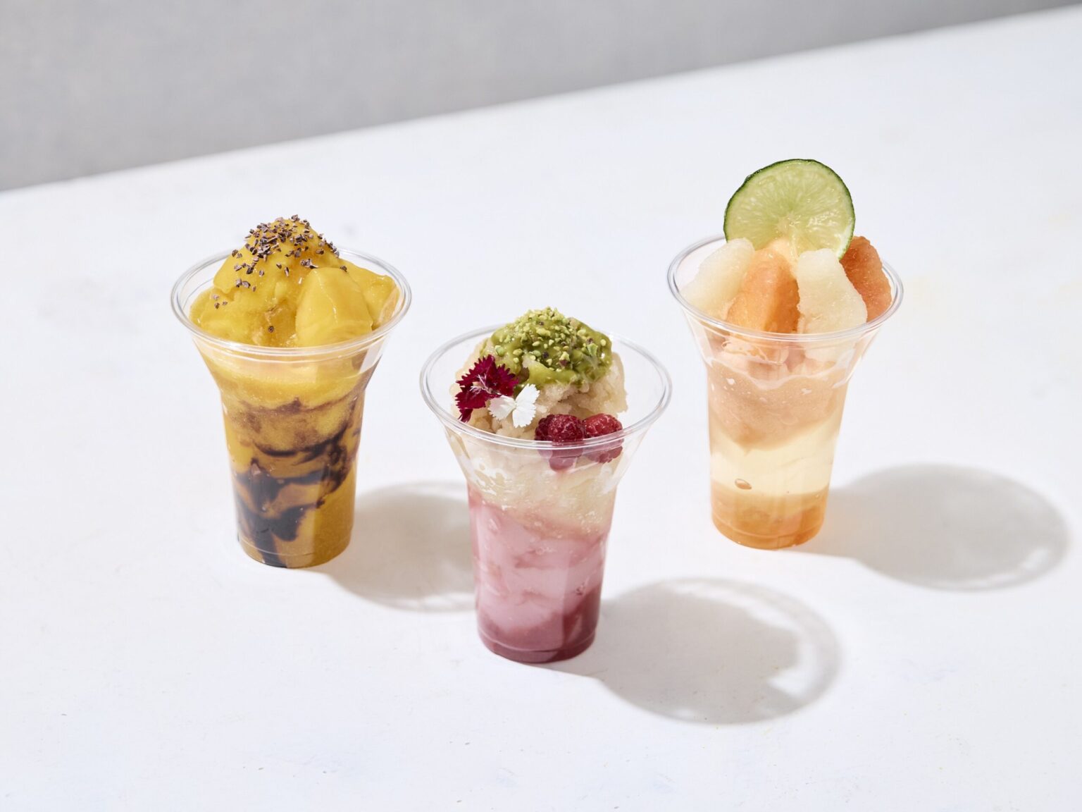 プリンチ® フルーツの多重層が織りなすイタリア風のかき氷「グラニータ」にこの夏の新作登場!ひんやりシャリっと、華やかな『グラニータ ホワイトピーチ & ライチ ブーケ』が7月22日(水)より発売 プリンチ® フルーツの多重層が織りなすイタリア風のかき氷「グラニータ」にこの夏の新作登場!ひんやりシャリっと、華やかな『グラニータ ホワイトピーチ & ライチ ブーケ』が7月22日(水)より発売