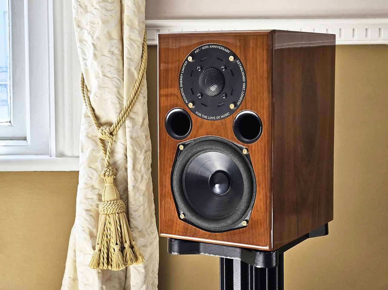 画像1: イギリスのオーディオメーカー＂ACOUSTIC ENERGY＂が40年前に発売した小型スピーカー「AE1」の40周年記念モデル登場！
