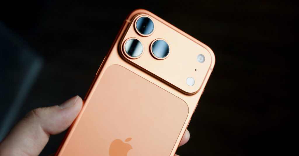 Apple ルールを変更する App EUにおける透明性の追跡。8つの調整を実施します。 Jablíčkář.COM 1520 794 iPhone 17 Pro 手を返す