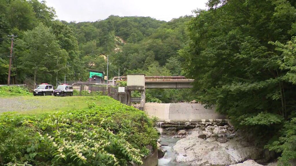 雫石町葛根田川周辺 滝つぼから女性1人発見 その後死亡確認 行方不明となっている2人との関連調べる 岩手県(2026年8月29日掲載)|TVI NEWS NNN 共有