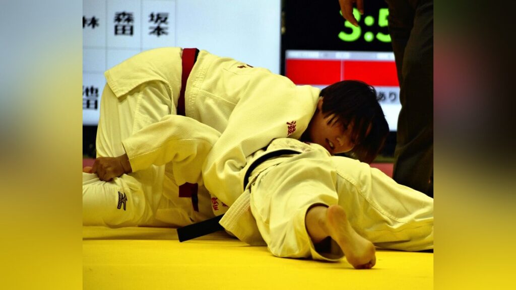 <インターハイ・柔道>滋賀 比叡山 の 井上玄樹 が男子81キロ級制す、「年間3冠」に挑む女子団体は厳しい船出 : 読売新聞 <インターハイ・柔道>滋賀 比叡山 の 井上玄樹 が男子81キロ級制す、「年間3冠」に挑む女子団体は厳しい船出 : 読売新聞