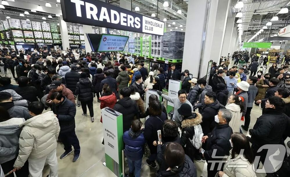 韓国イーマートを支えた「倉庫型」トレーダース…1人世帯時代でも大容量商品が好調 写真枚 国際ニュース:AFPBB News 韓国イーマートを支えた「倉庫型」トレーダース…1人世帯時代でも大容量商品が好調 写真枚 国際ニュース:AFPBB News