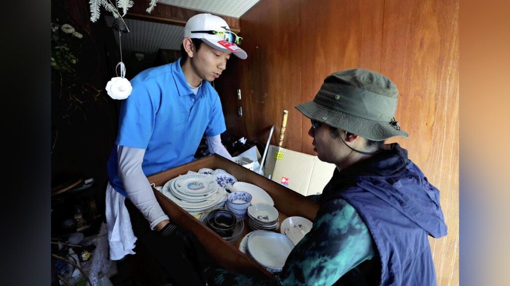 10年前の熊本地震で先輩と死別、トラウマ残るも「行かない選択肢はない」…全国の被災地でも活動 – 読売新聞 10年前の熊本地震で先輩と死別、トラウマ残るも「行かない選択肢はない」…全国の被災地でも活動 - 読売新聞