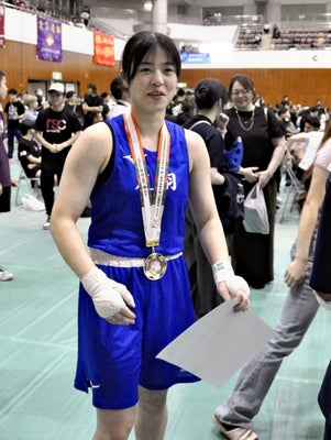 金メダルを獲得して喜ぶ河野選手（京都府宇治市で）