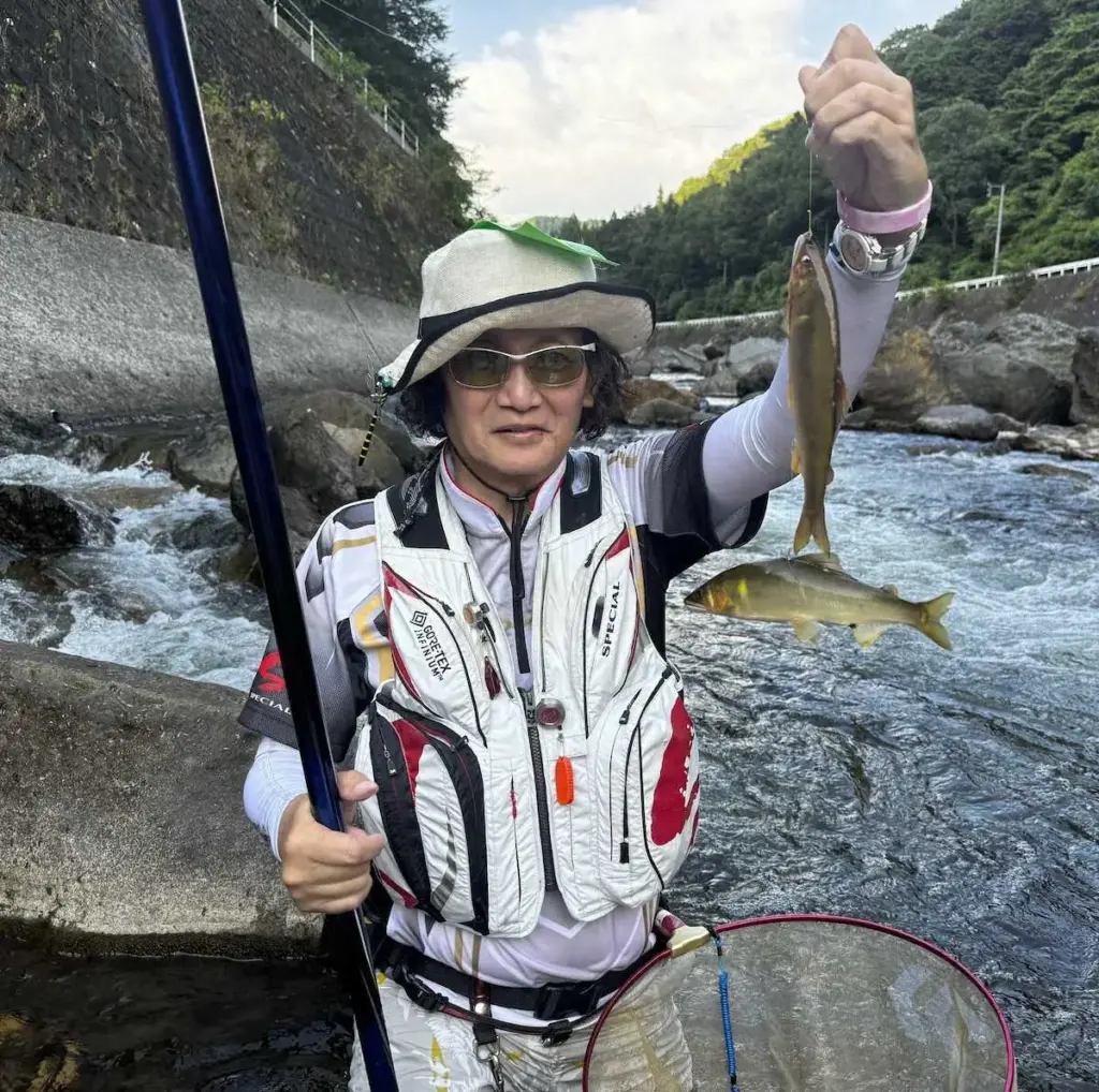 好釣!ここはアユのパラダイスや~!26センチの大型ゲット 広島県庄原市・東城川 – スポニチ Sponichi Annex 社会 好釣!ここはアユのパラダイスや~!26センチの大型ゲット 広島県庄原市・東城川 - スポニチ Sponichi Annex 社会