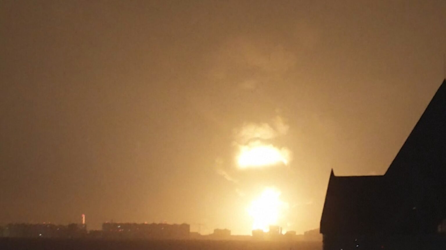 ウクライナ・キーウに大規模攻撃 14人死亡 迎撃ミサイル不足で死傷者増加(TBS NEWS DIG Powered by JNN) ウクライナ・キーウに大規模攻撃 14人死亡 迎撃ミサイル不足で死傷者増加(TBS NEWS DIG Powered by JNN)