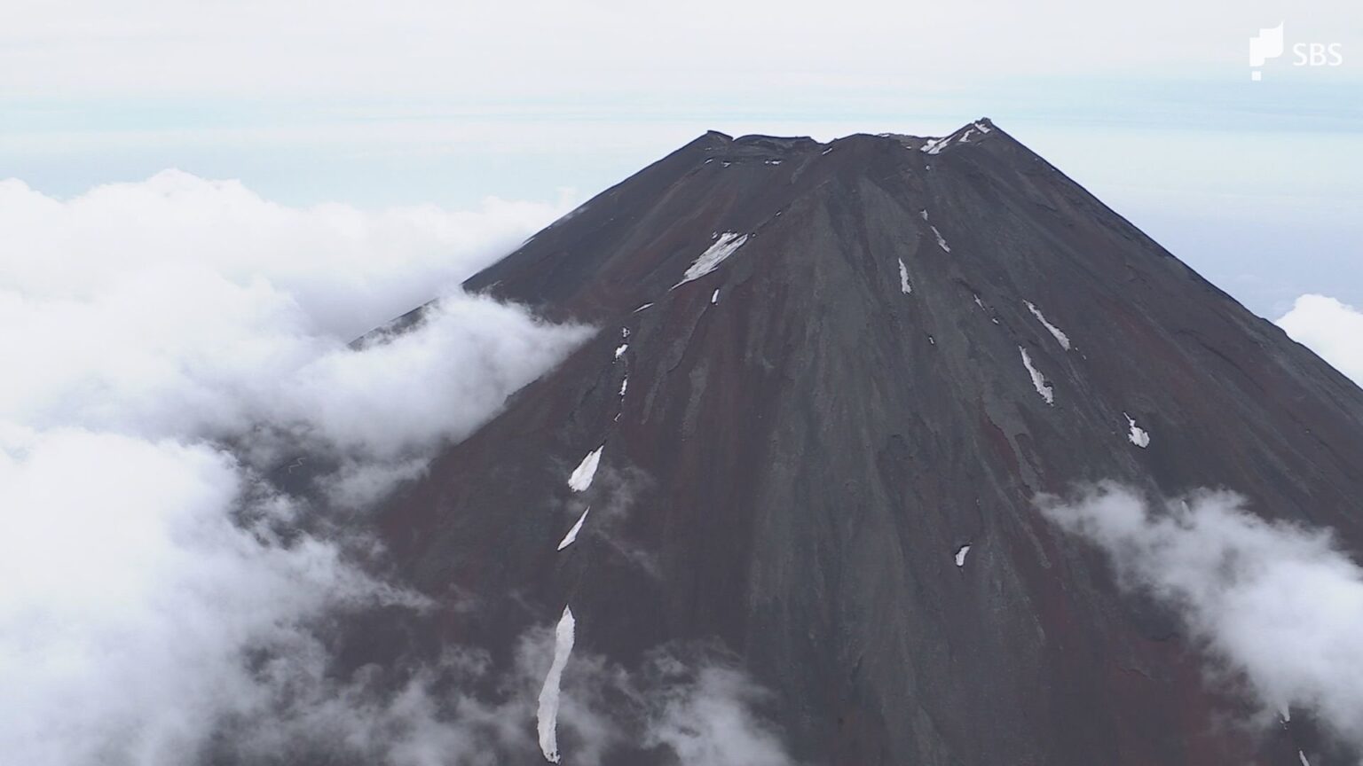 富士山で1人でいた7歳の小学生を救助 ぐずついたため父親が置き去りに...山小屋の関係者が救助要請=静岡県警 - Yahoo!ニュース