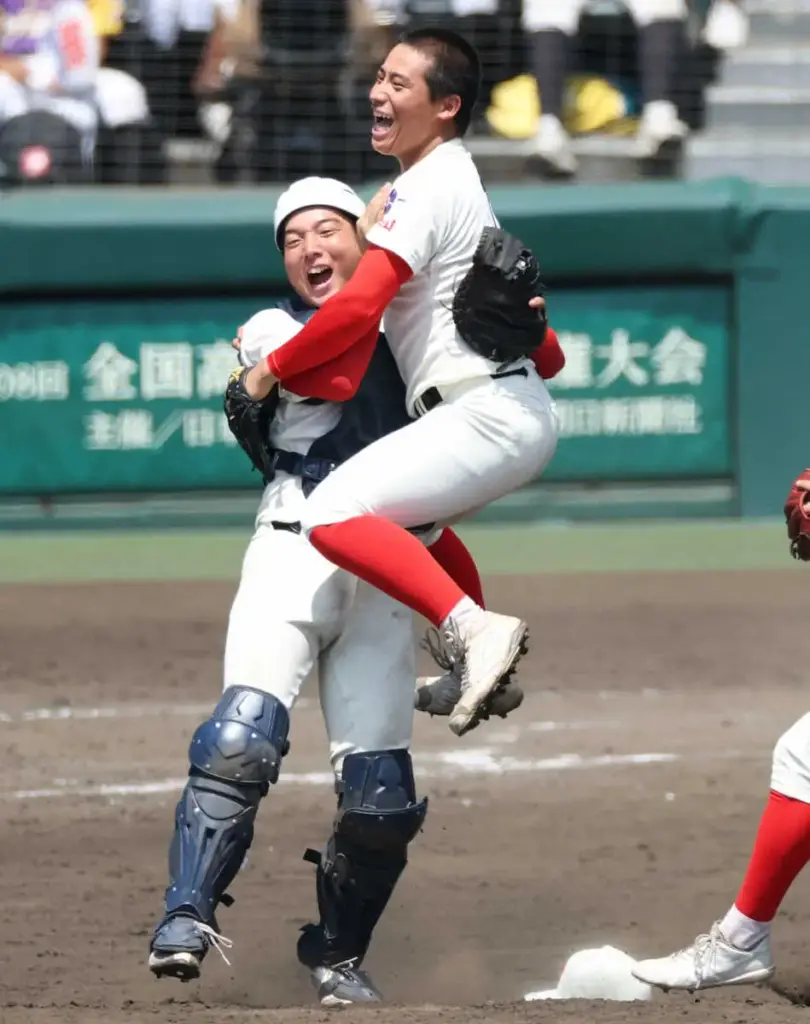 【甲子園】智弁和歌山・山田凜虎「最高です！打ち勝つ野球は今年はできた」「来年後輩たちが日本一に」 - スポニチ Sponichi Annex 野球