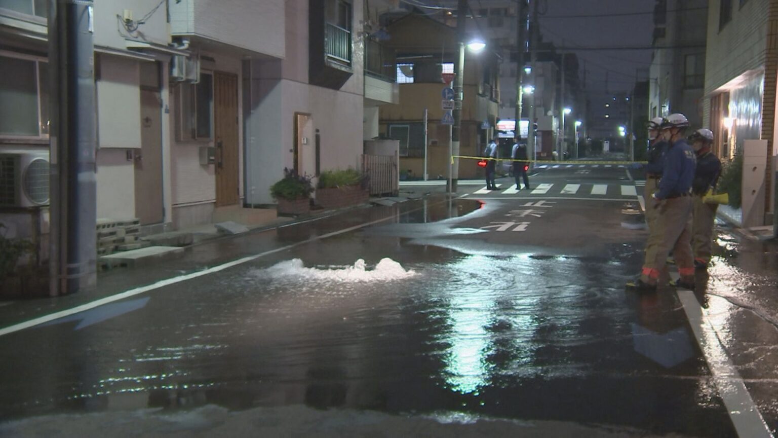 けが人少なくとも37人に きょう(23日)未明 関東の広い範囲で震度5弱 東京・江東区では水道管から水噴き出し周辺の道路が冠水(TBS NEWS DIG Powered by JNN) けが人少なくとも37人に きょう(23日)未明 関東の広い範囲で震度5弱 東京・江東区では水道管から水噴き出し周辺の道路が冠水(TBS NEWS DIG Powered by JNN)