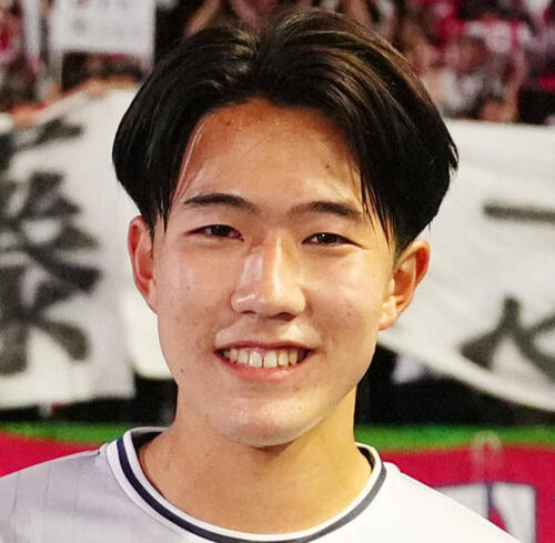 バレンシア・コルベラン監督にブーイング、佐藤龍之介の後半途中交代にホームサポーター抗議 – スペインリーグ : 日刊スポーツ 佐藤龍之介(2025年11月8日)