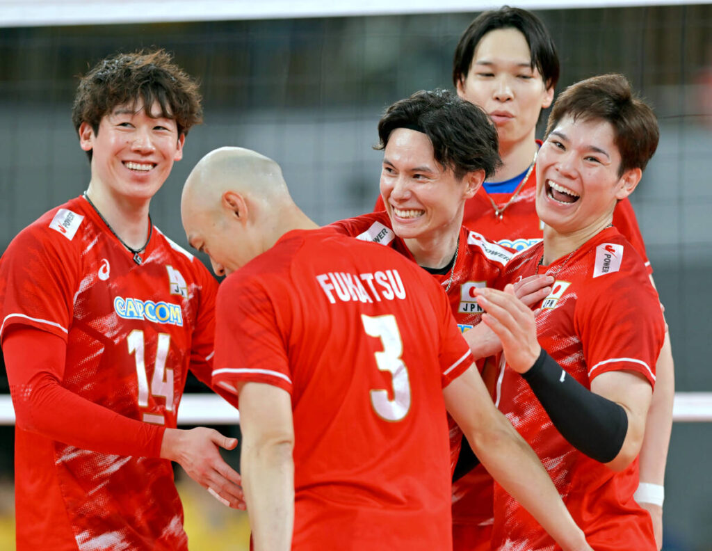 【バレー】日本男子、第１セットは２３―２５で落とす 石川祐希ら先発、五輪３度金メダル・ブラジルとアジア選手権前最後の強化試合（スポーツ報知） - Yahoo!ニュース
